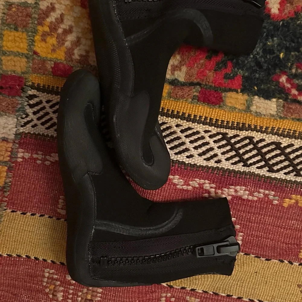 Aqua Black Neoprene surf Booties - Picture 4 of 7